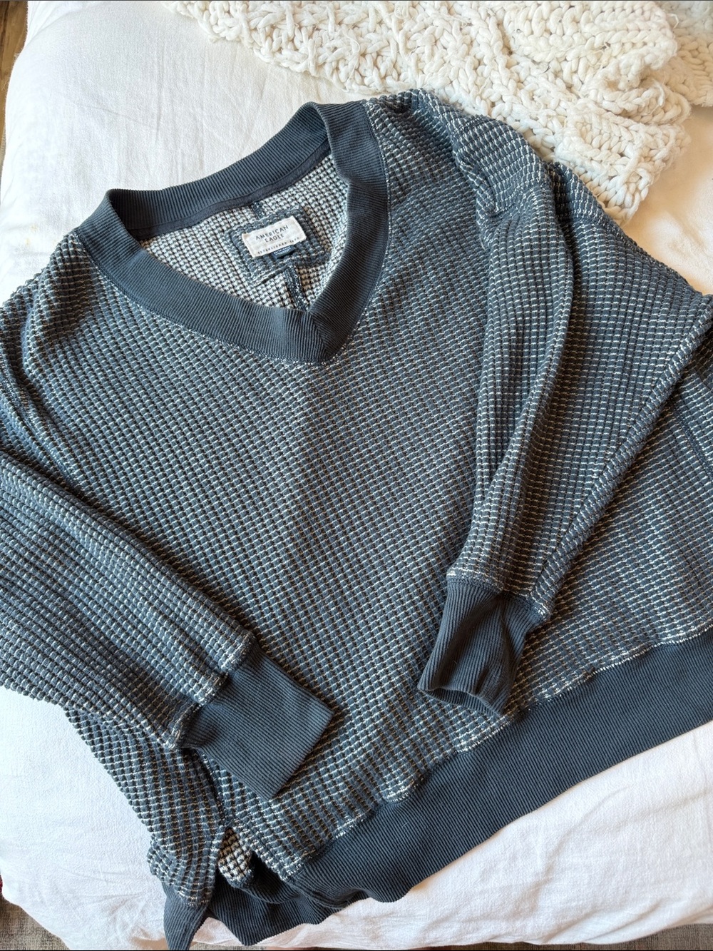 American eagle V neck sweater
